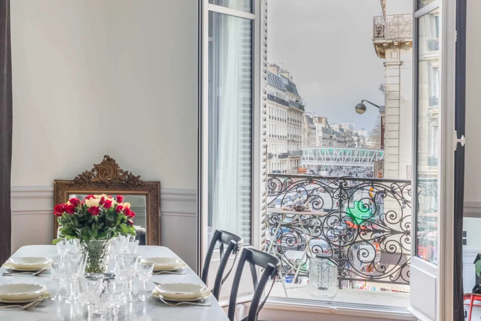 Salle de réunion dans Haussmannien parisien sublimé par un designer de renom - 1