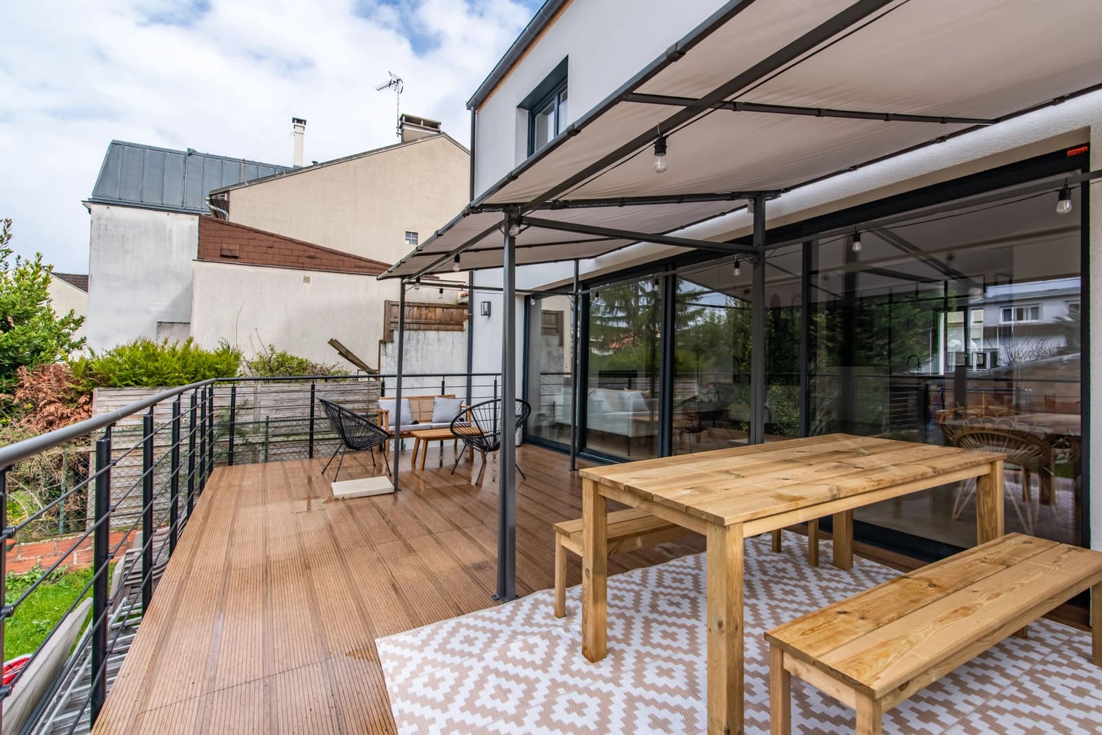 Salle de réunion dans Maison lumineuse avec grande terrasse et jardin arboré - 1