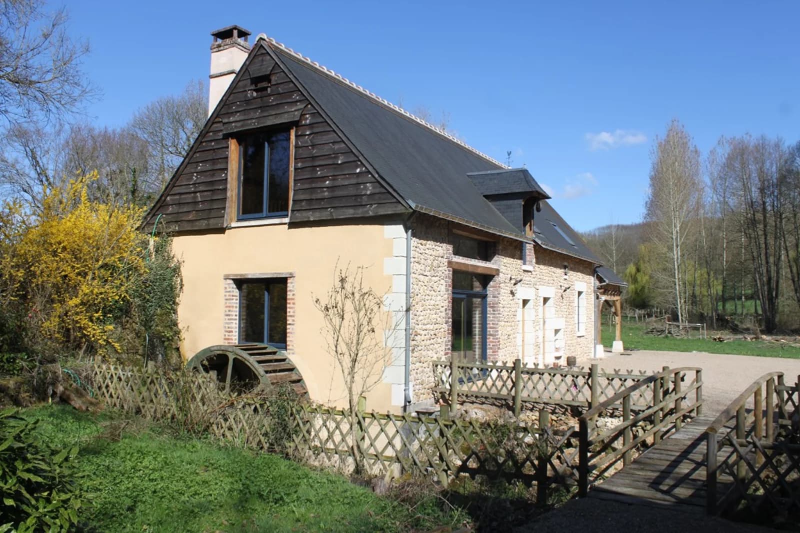 Salle de bain dans Moulin historique niché dans un écrin de verdure pur - 1
