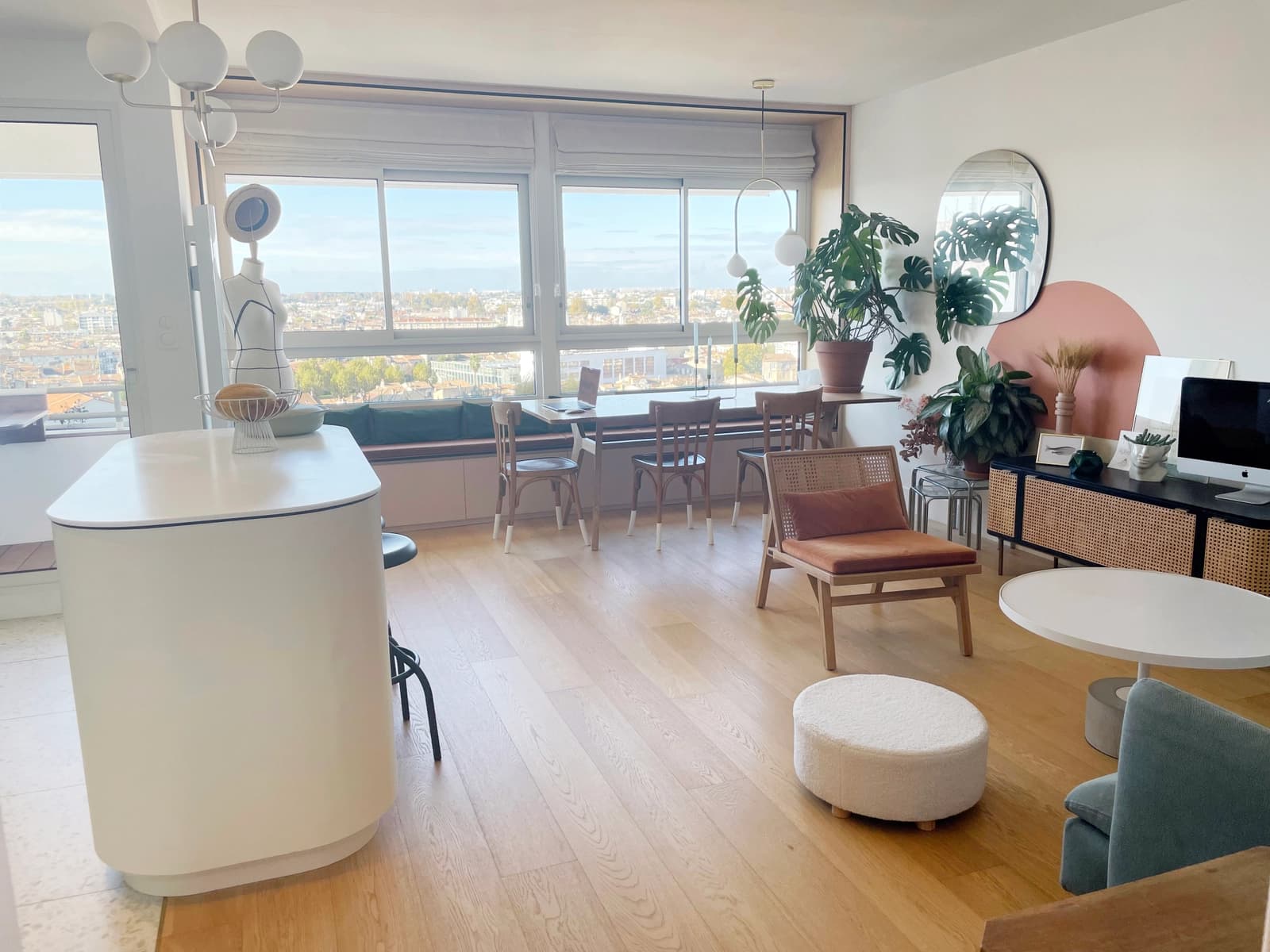 Salle de réunion dans Appartement pop et coloré avec une jolie vue - 0