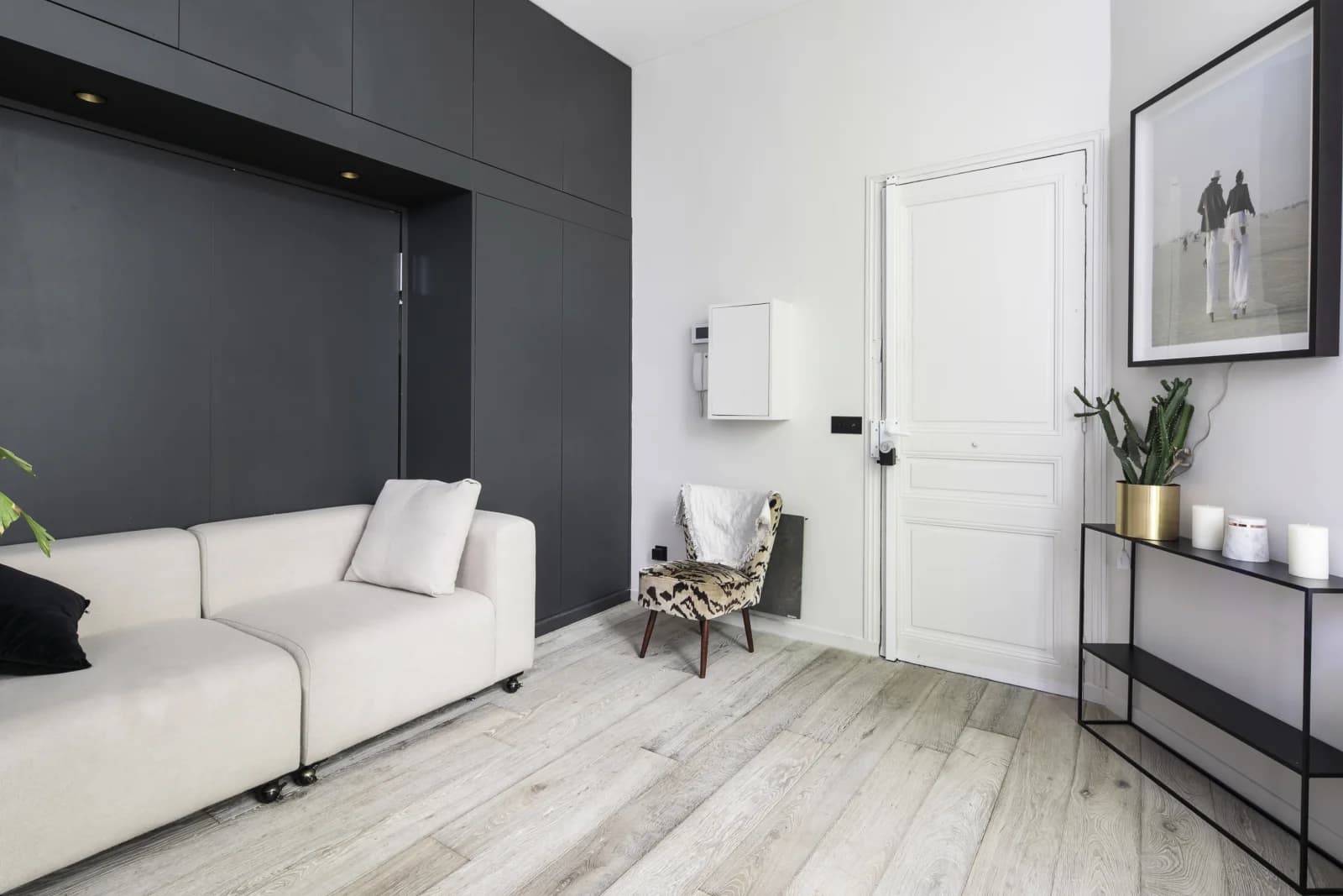 Salon dans Paris 6e: mini loft avec son jardin-terrasse secret - 1