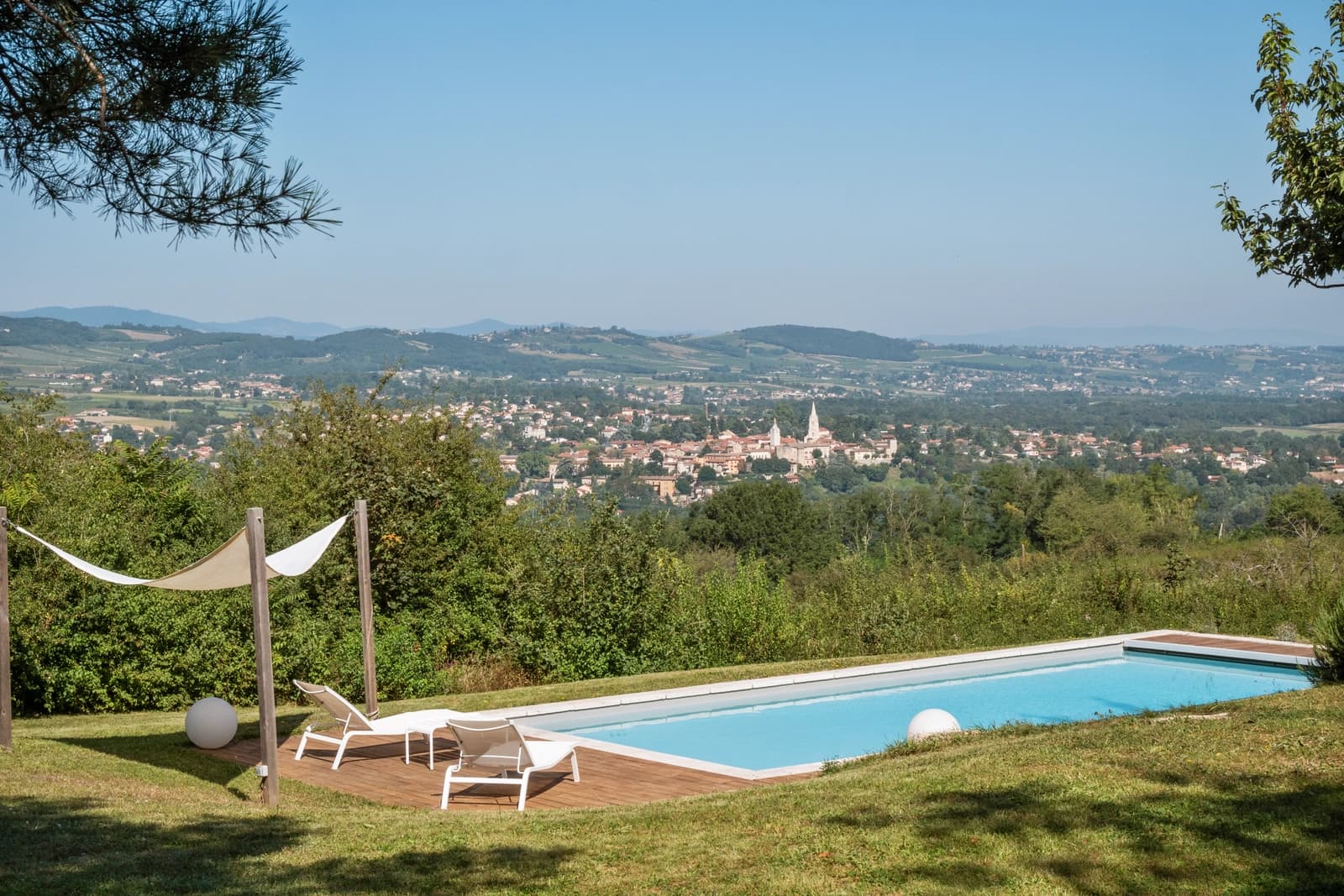 Salle de réunion dans Maison au calme avec vue et vaste terrain de 5000m² - 1