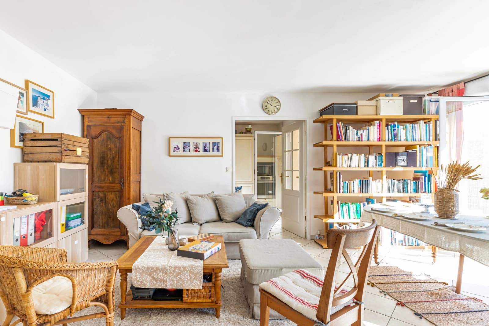 Living room in Chic campaign in the heart of the 7th district. - 1