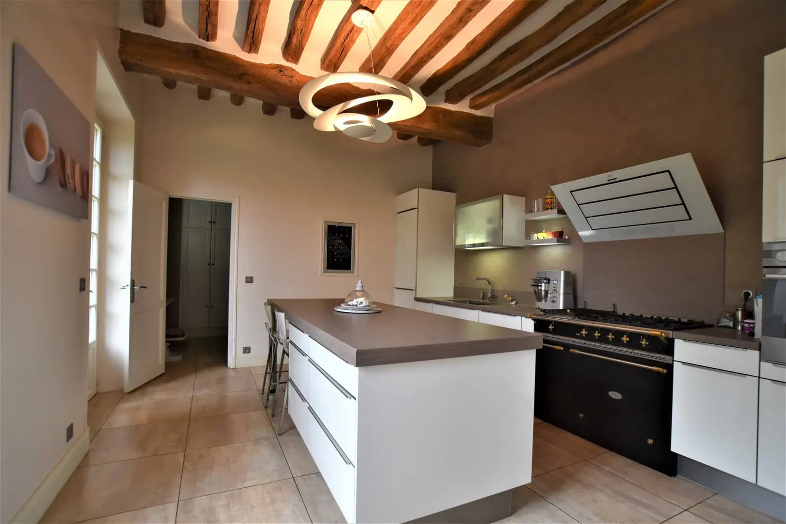 Kitchen in Charming mansion with 4600 m² garden - 1