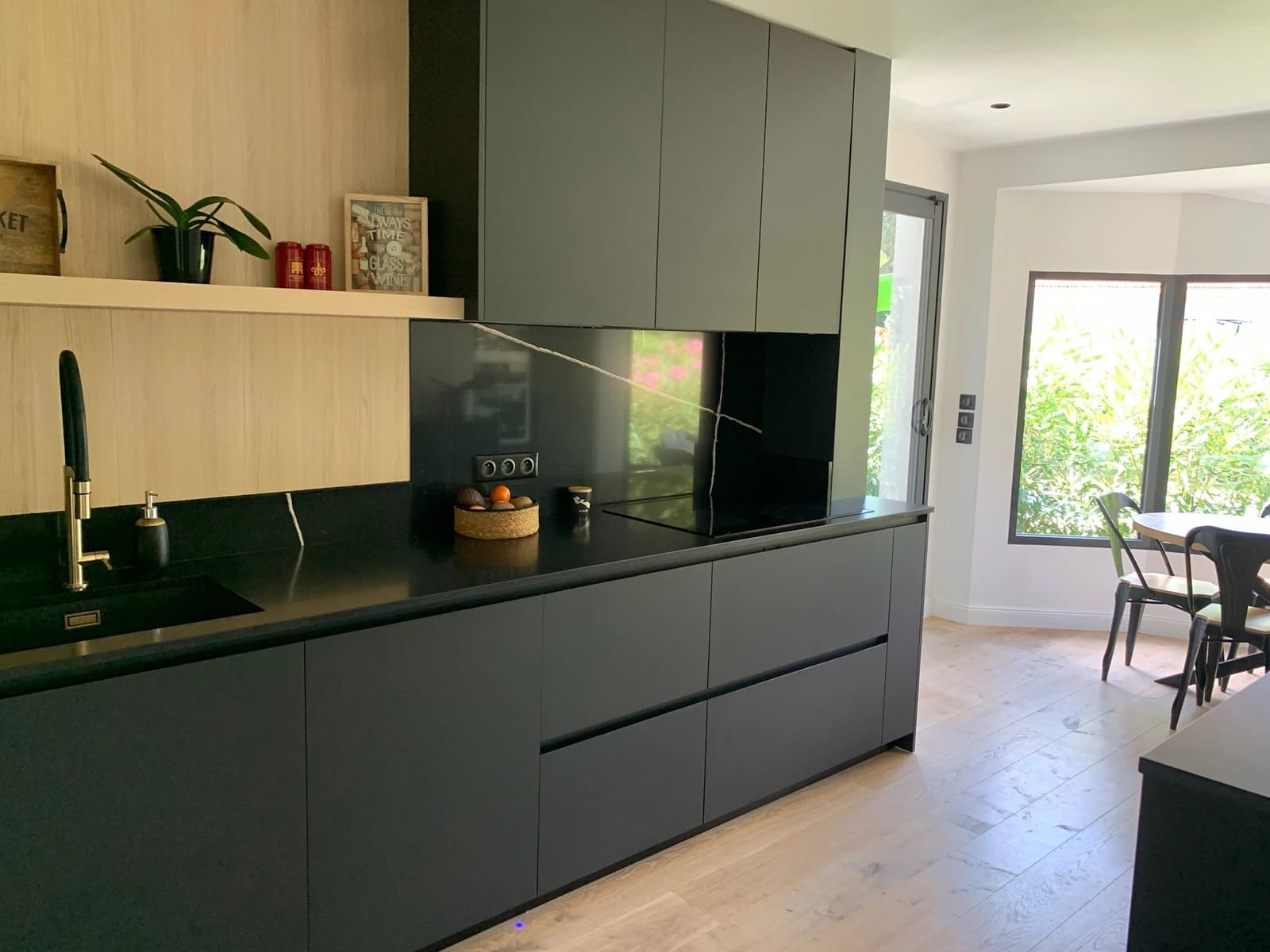 Cuisine dans Ouest parisien: villa de charme avec piscine privée - 1