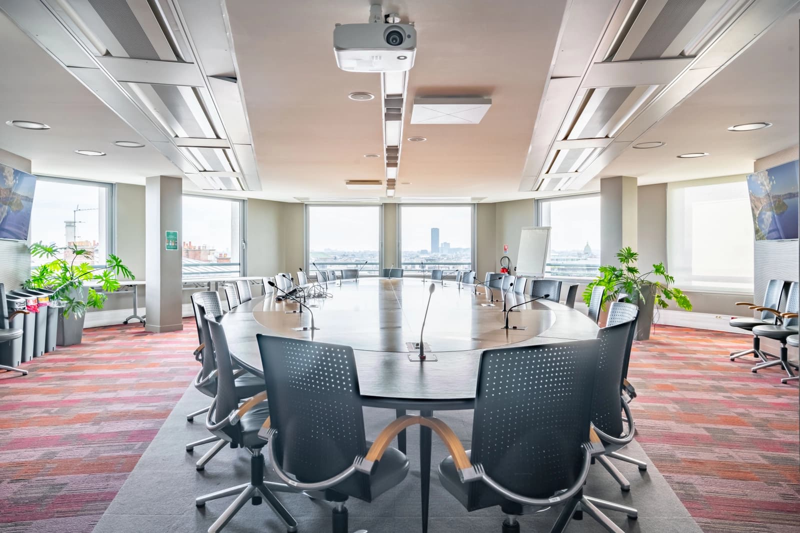 Space Meeting with an impressive view - 0