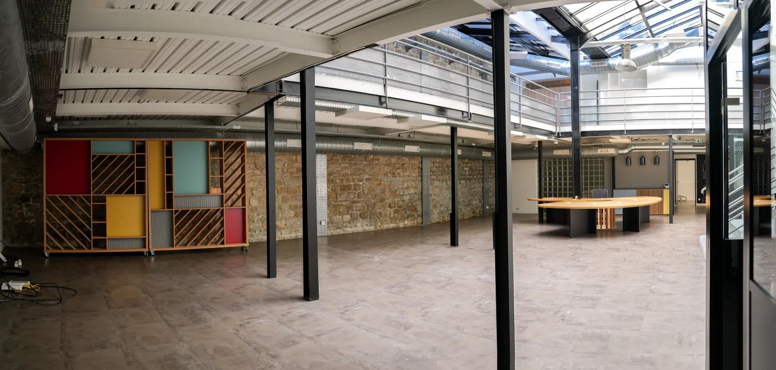 Space Magnificent Loft with Glass Roof - 3