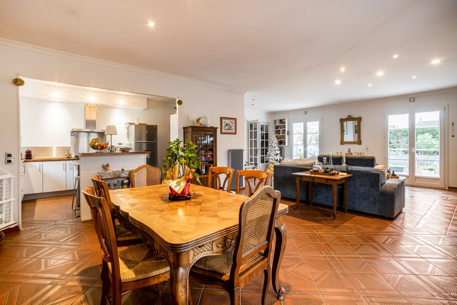 Salle de réunion dans Demeure avec jardin et terrasse pour profiter de l'extérieur - 1