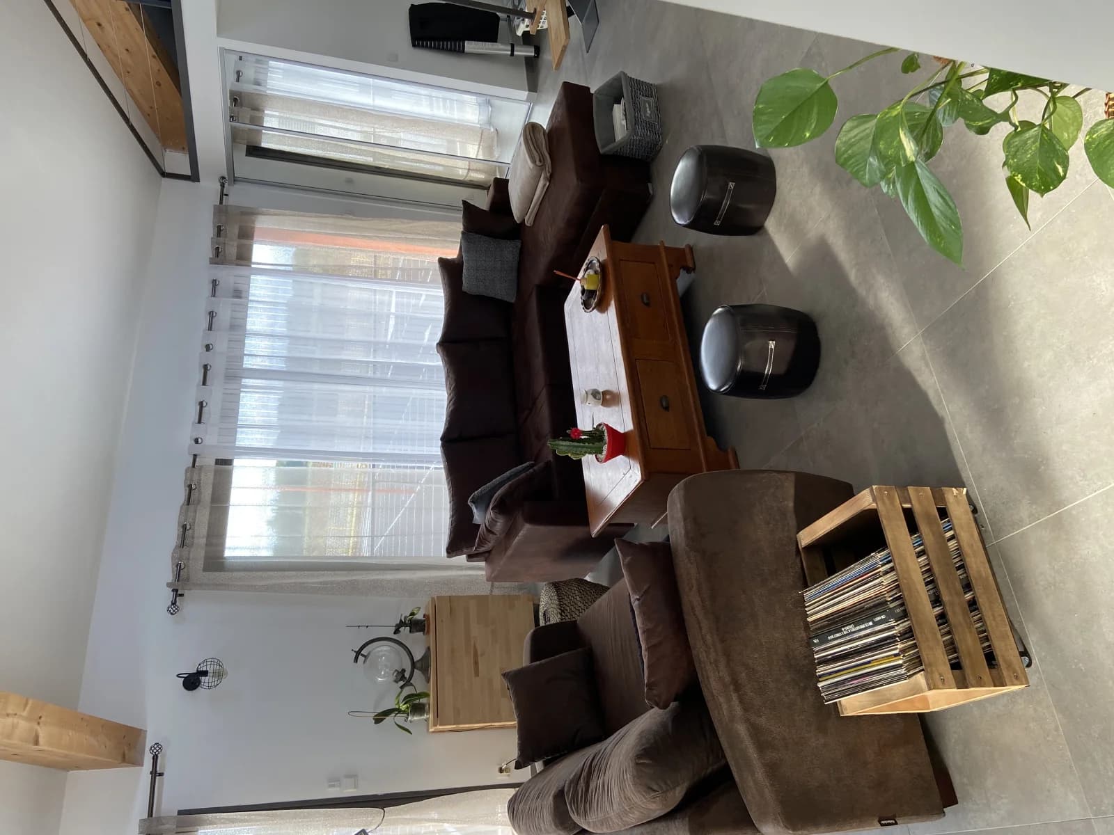 Living room in 130m² modern industrial apartment - 1
