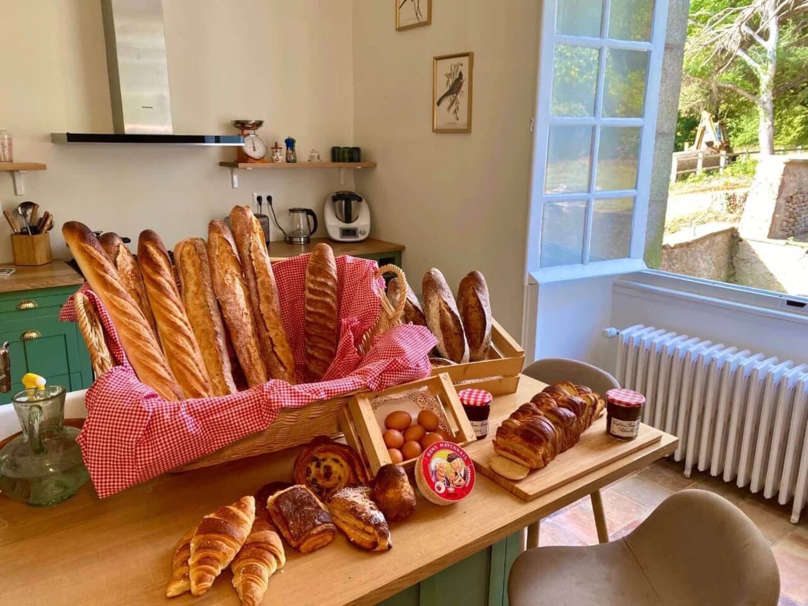 Salon dans Domaine châtelain à 200km de Paris, une autre époque - 1