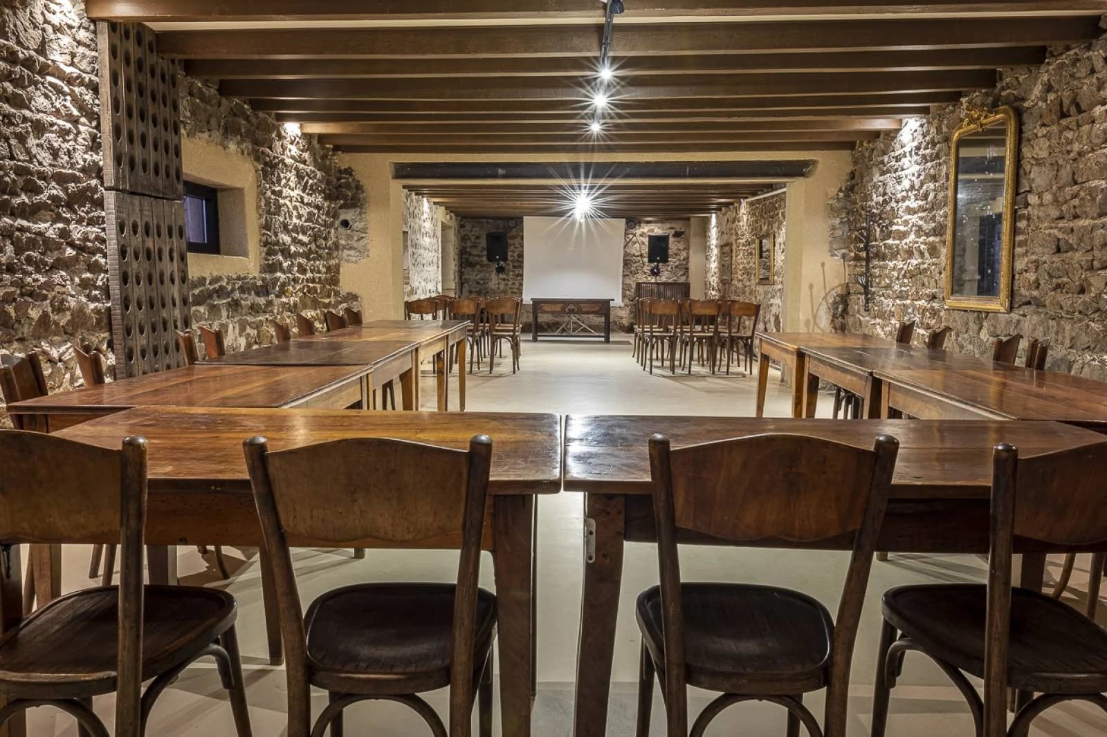 Salle de réunion dans Salle de réception au charme authentique en Beaujolais - 1