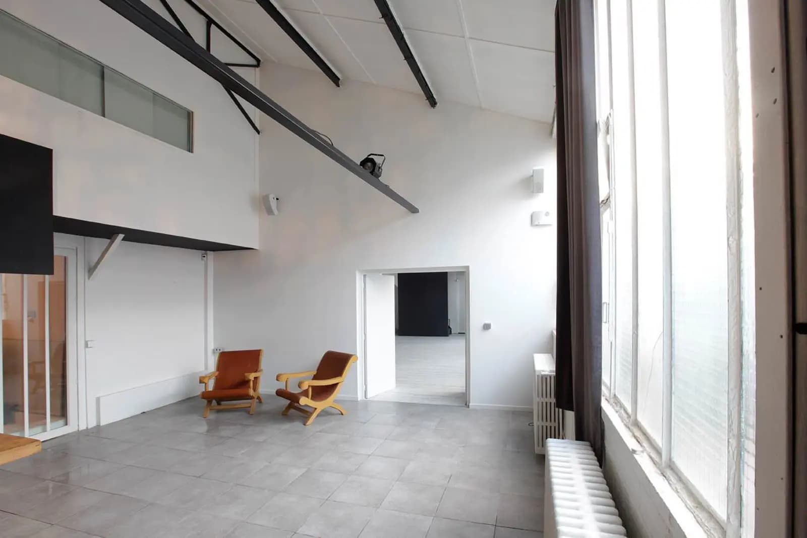 Living room in Industrial artist's studio in the heart of Montreuil - 1