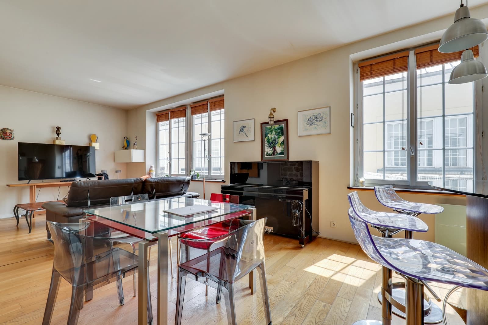 Meeting room in Bright duplex loft in listed courtyard - 1