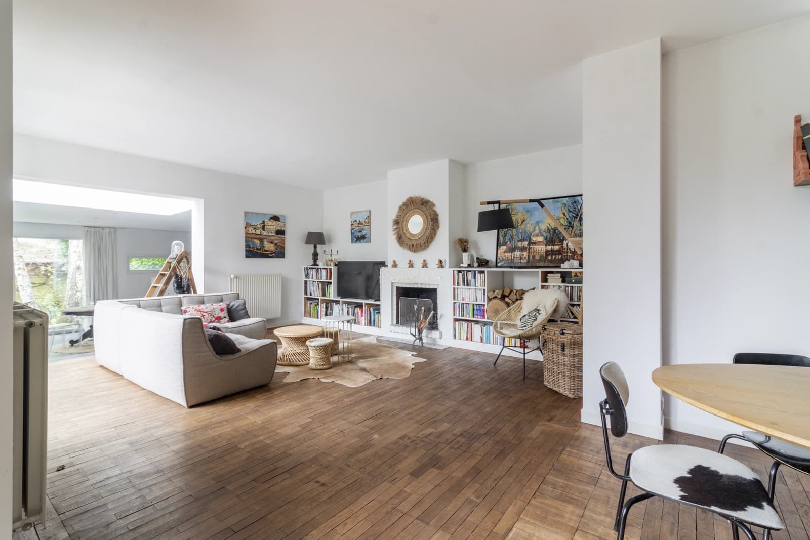 Living room in Single-storey house with patio and garden - 0