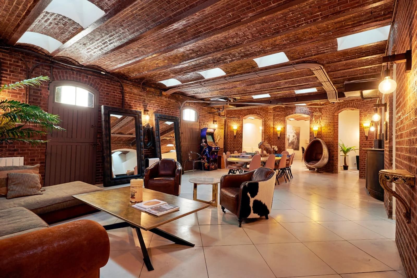 Space Former stables renovated into a modern space - Avenue Foch - 0