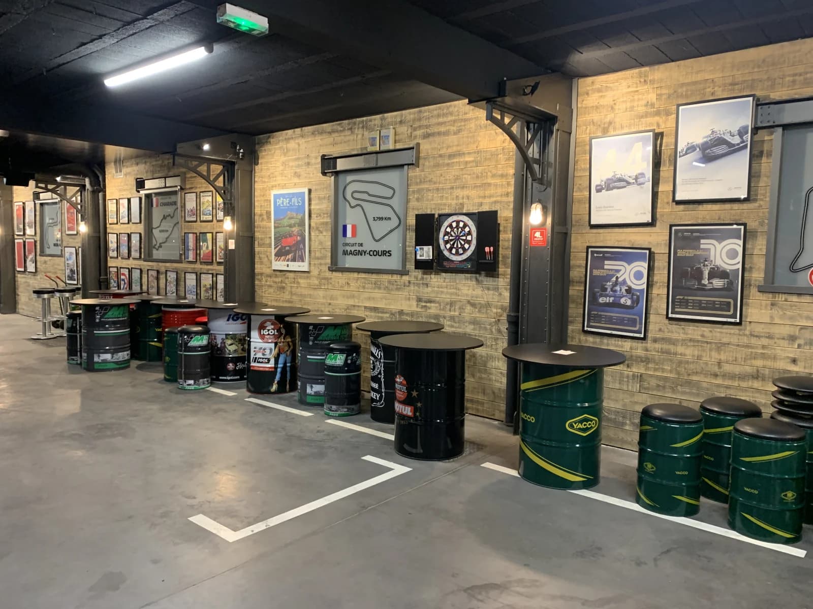 Espace Garage privé vintage unique en son genre pour tout types d'évènements - 3