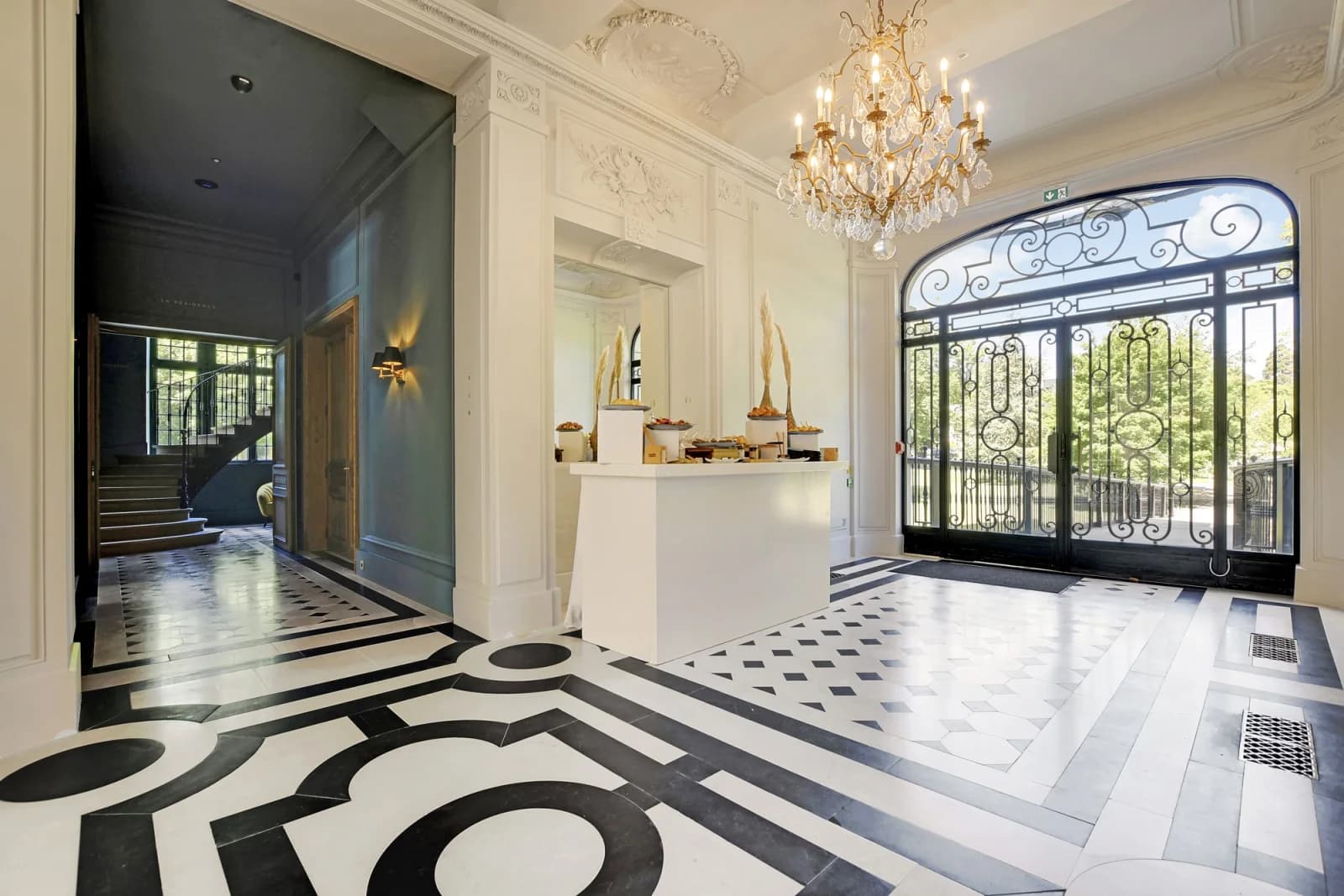 Space Belle Epoque hall and vestibule - 2