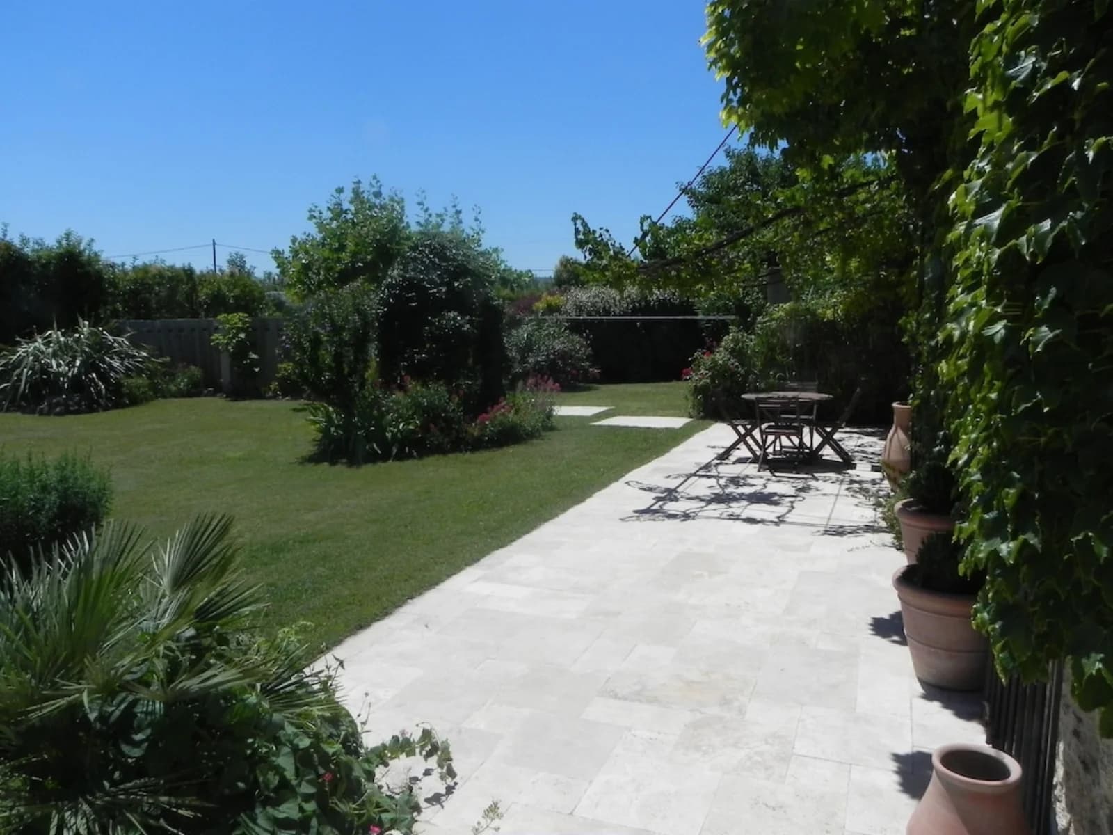 Meeting room in Mas Provençal swimming pool and view of the luberon - 1