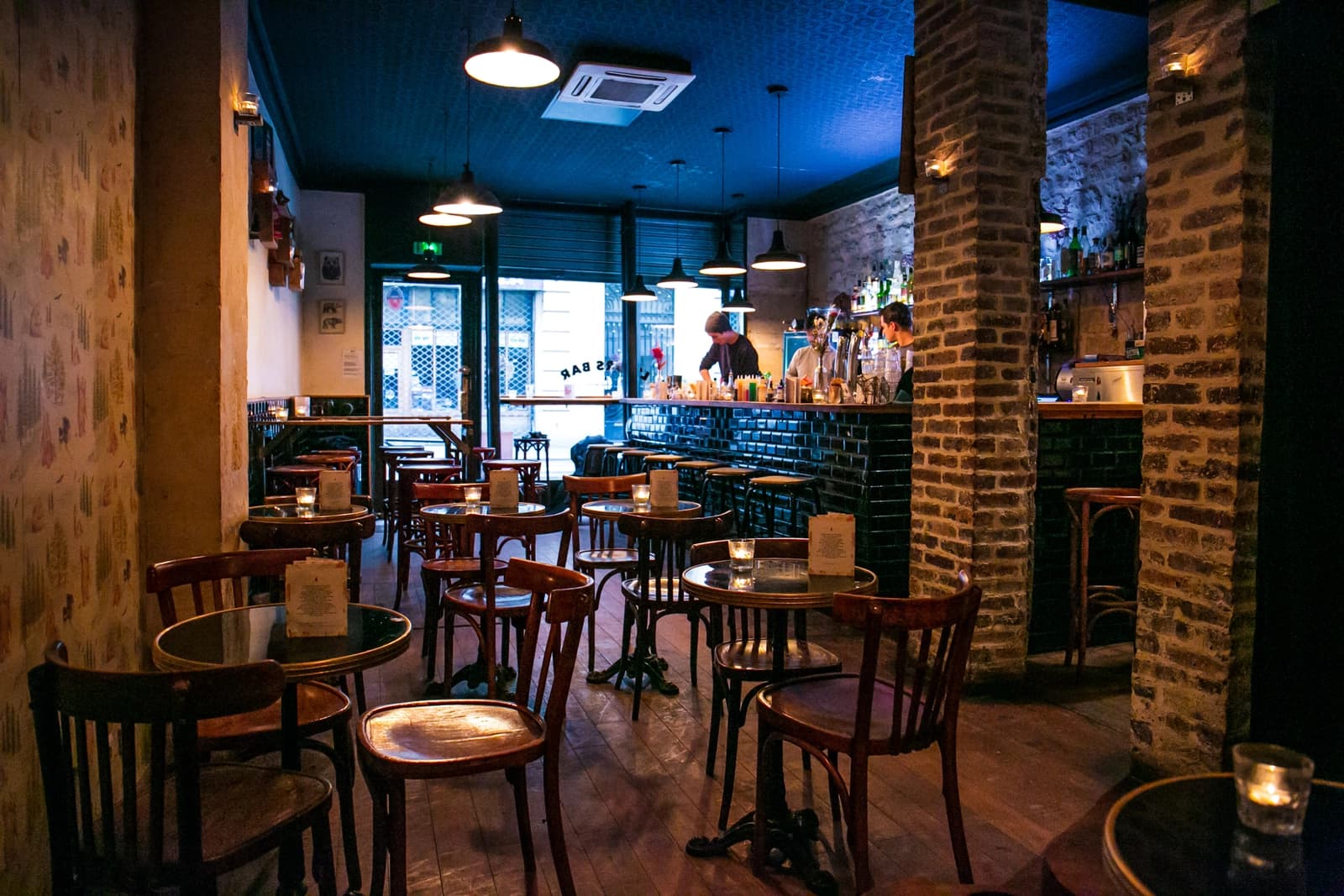 Salle de réunion dans Bar à cocktails parisien, une ambiance feutrée et intime - 1