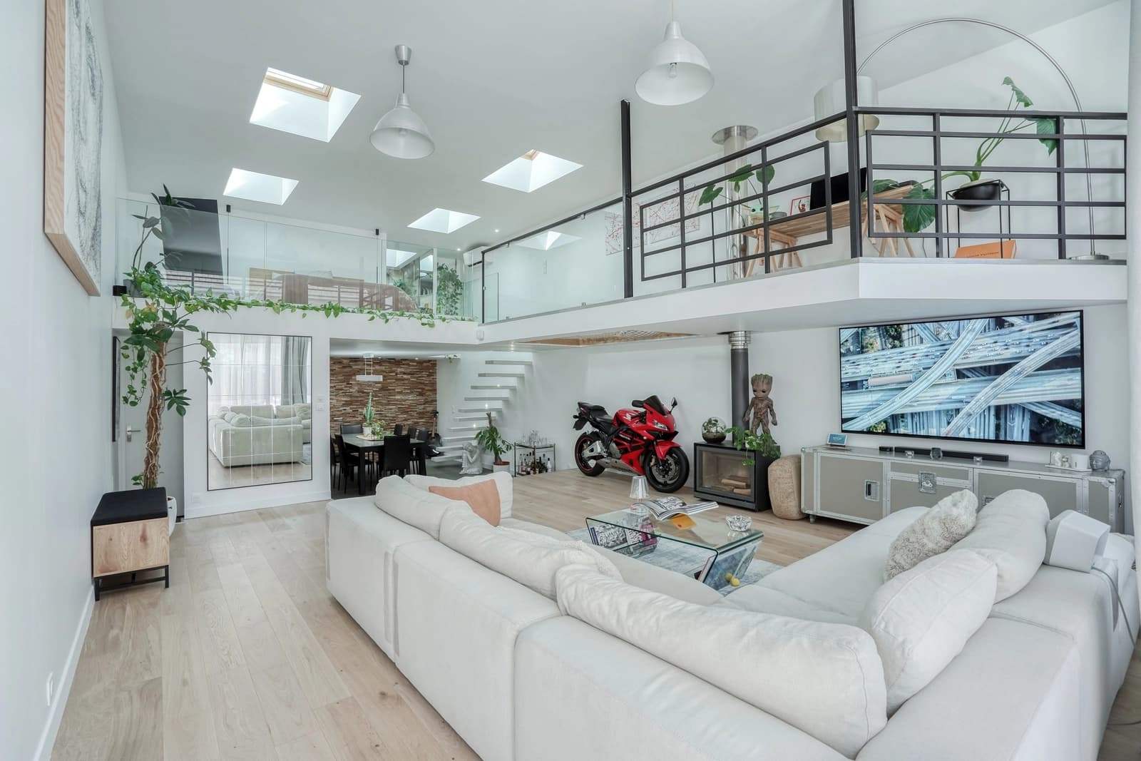 Living room in South-facing loft/ terrace/ photo/ film studio - 1