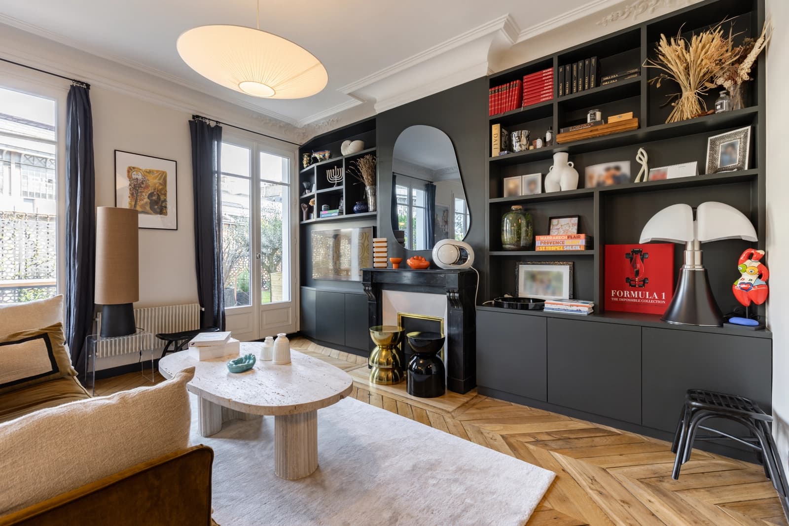 Salon dans Le Jardin du 8e: une oasis de verdure en ville - 1
