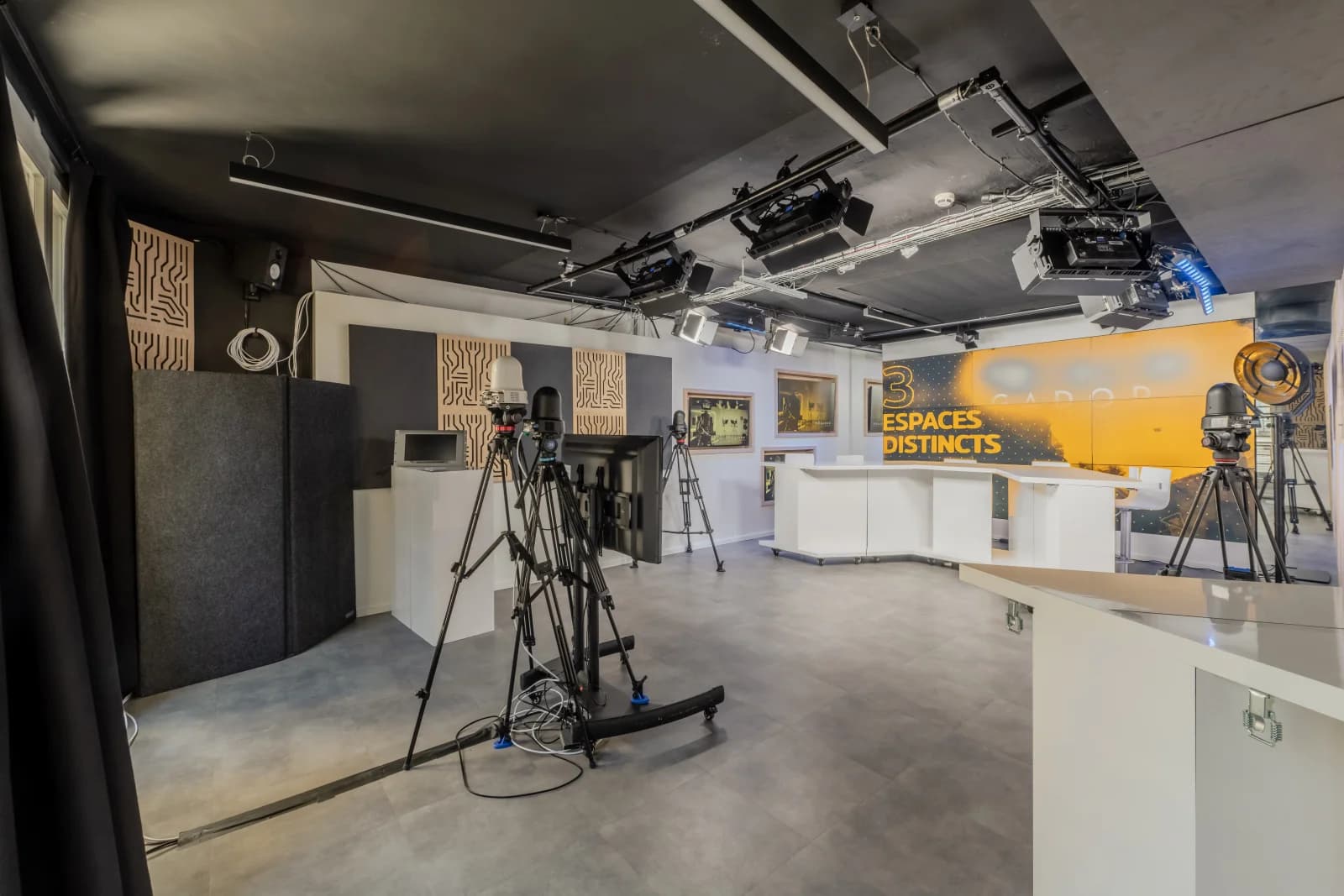 Space TV/Video studio and set - Le Talk - 3