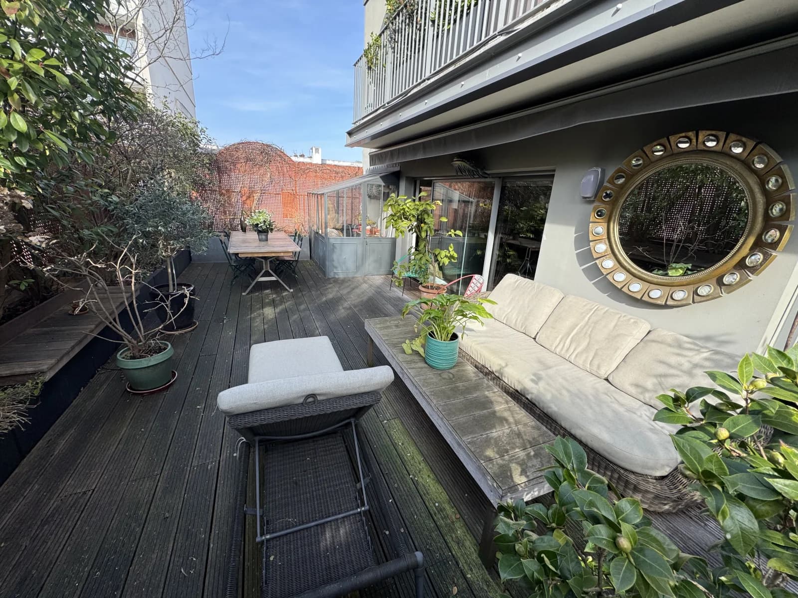 Space A beautiful terrace planted with trees - 4