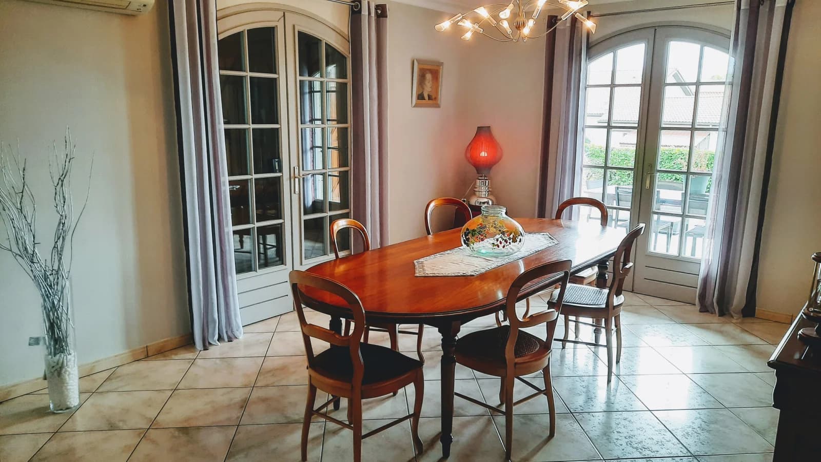 Meeting room in Large house with garden pool large basement - 1