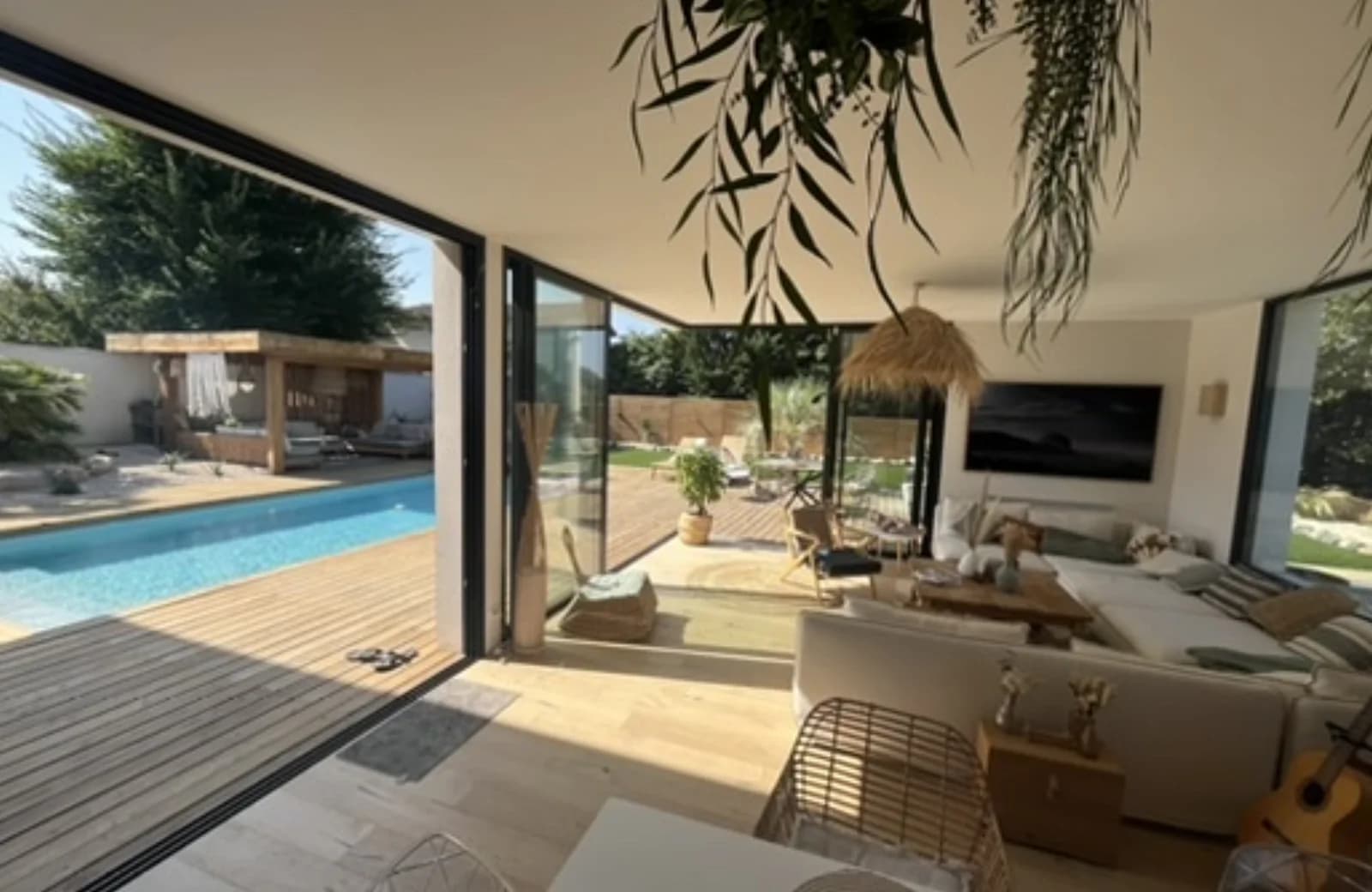 VILLA AVEC PISCINE EN REGION LYONNAISE