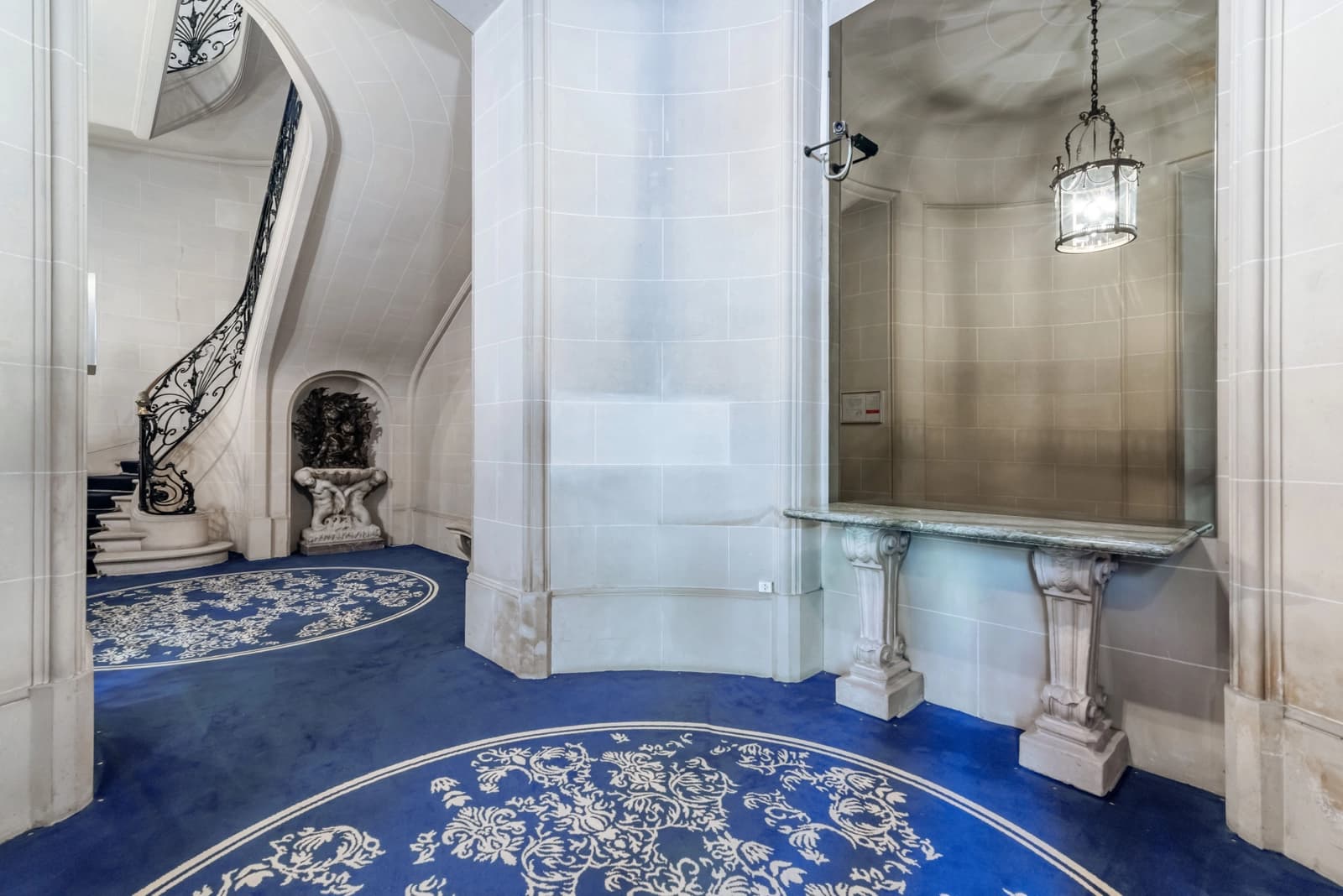 Bathroom in Apartment in the heart of the 16th arrondissement - 1