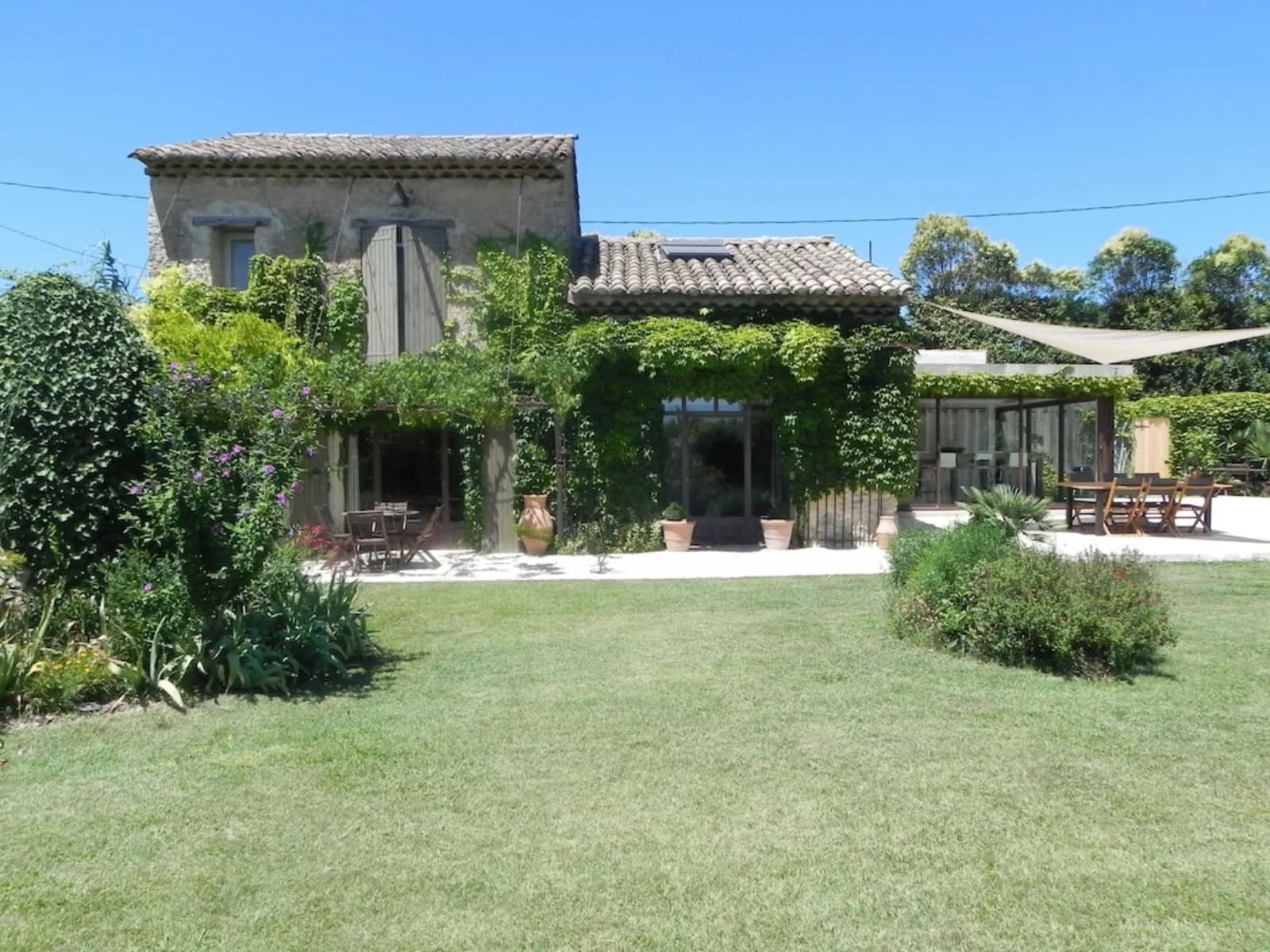 Meeting room in Mas Provençal swimming pool and view of the luberon - 1