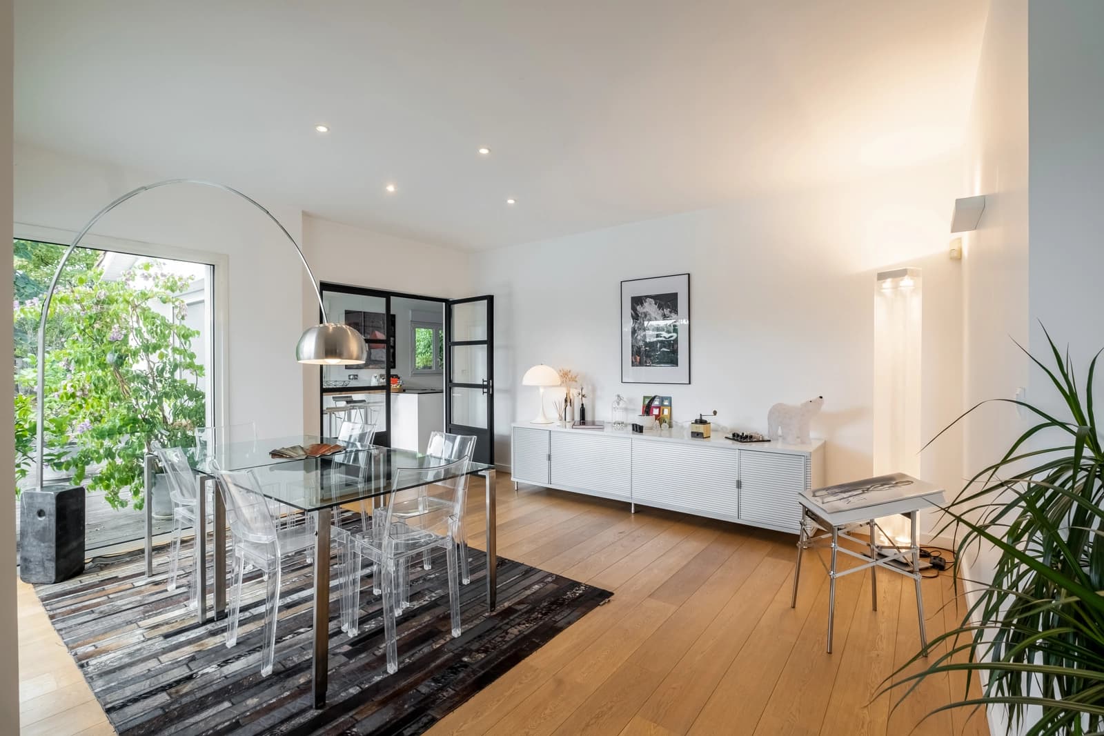 Meeting room in Warm, contemporary architect-designed house - 1
