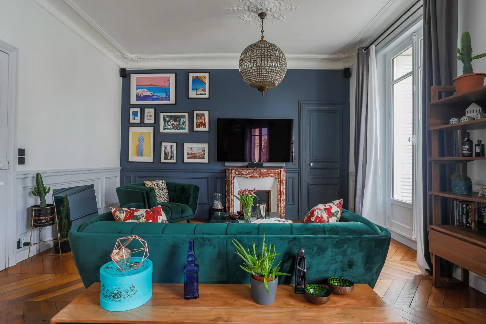 Salon dans Haussmannien parisien sublimé par un designer de renom - 1