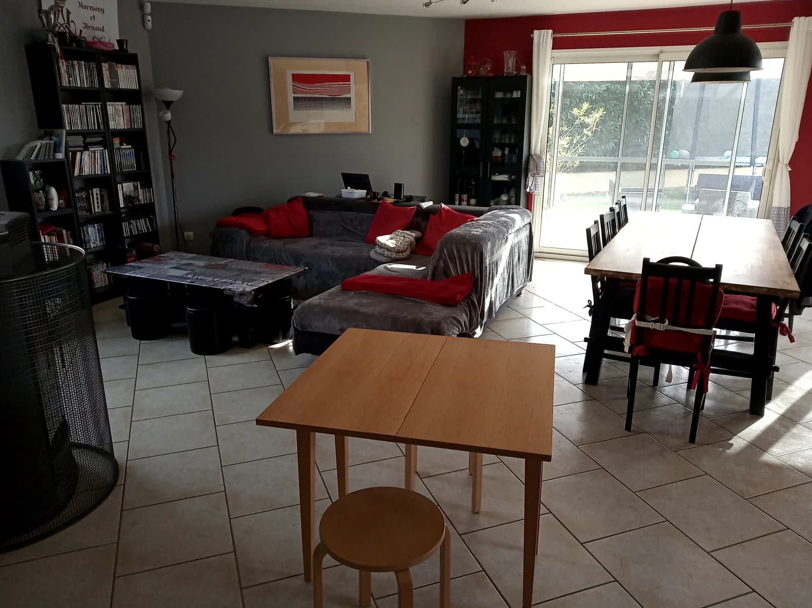 Spacious living room and garden