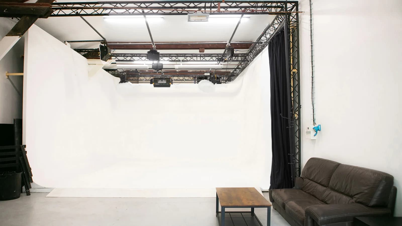 Studio de production photo et vidéo de 200m2 tout équipé à Asnières