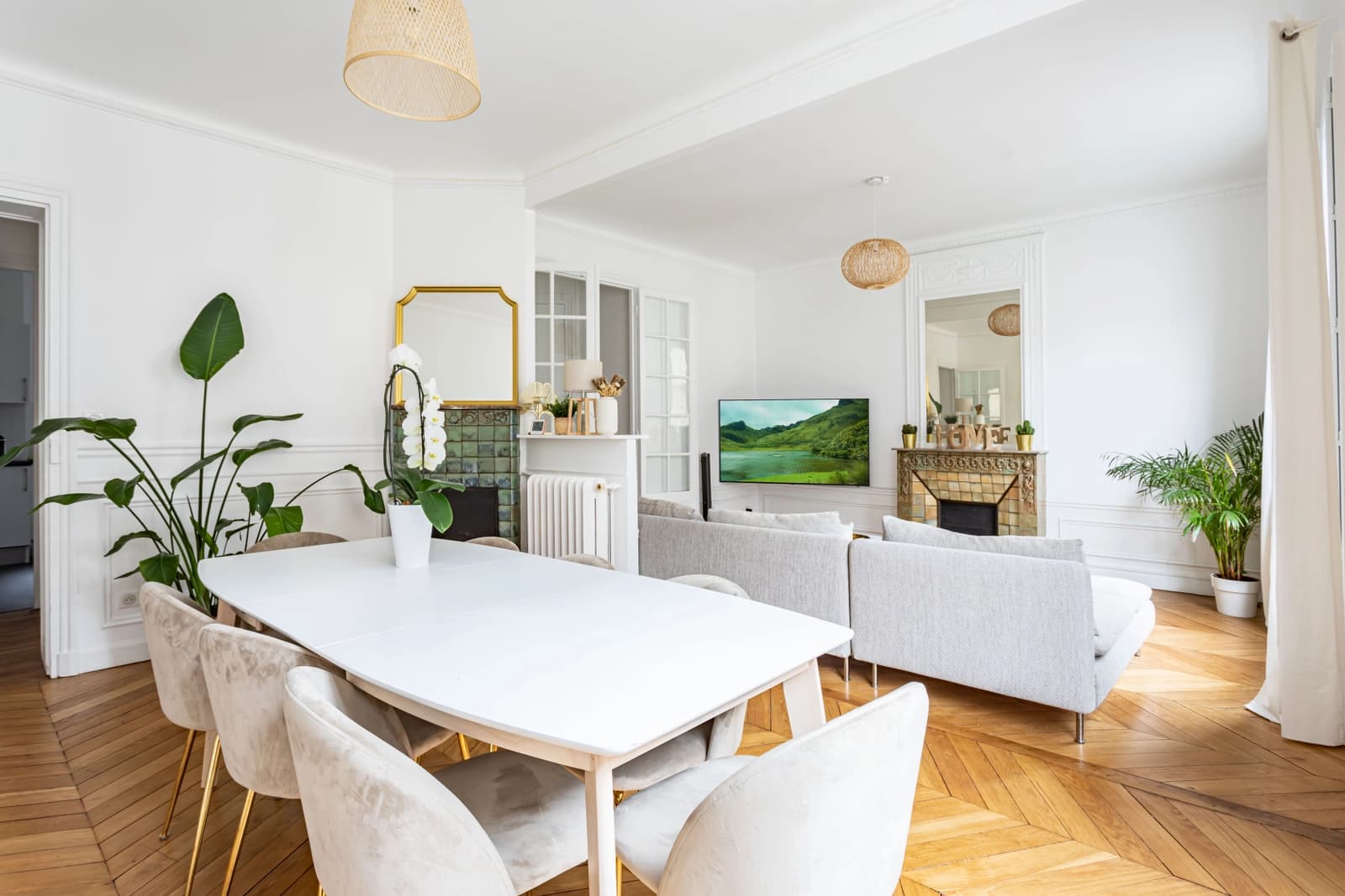 Salle de réunion dans Grand appartement au design épuré et minimaliste - 0