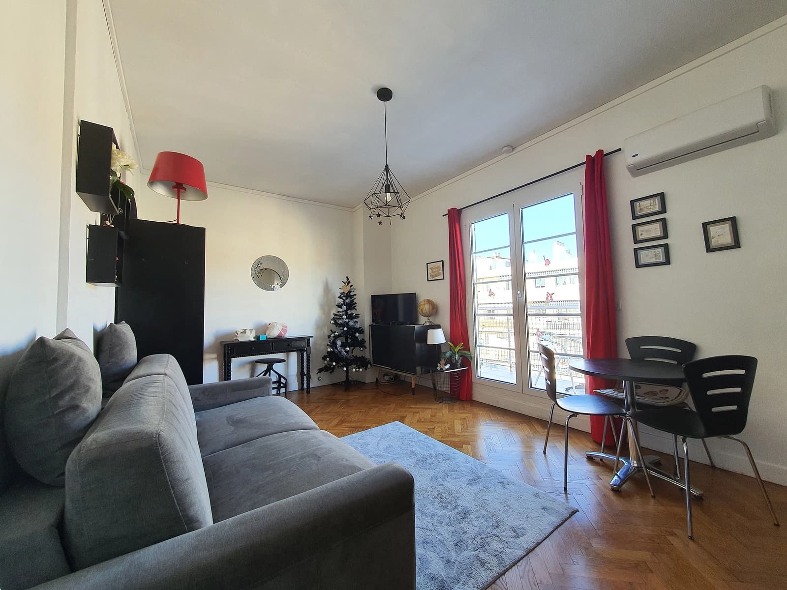 Salon dans Studio de charme sur la célèbre Promenade des Anglais - 1