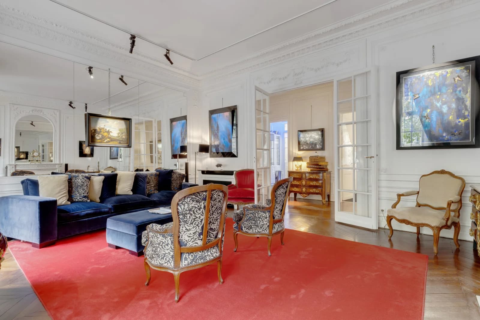 Salon dans Appartement haussmannien au cachet parisien préservé - 1