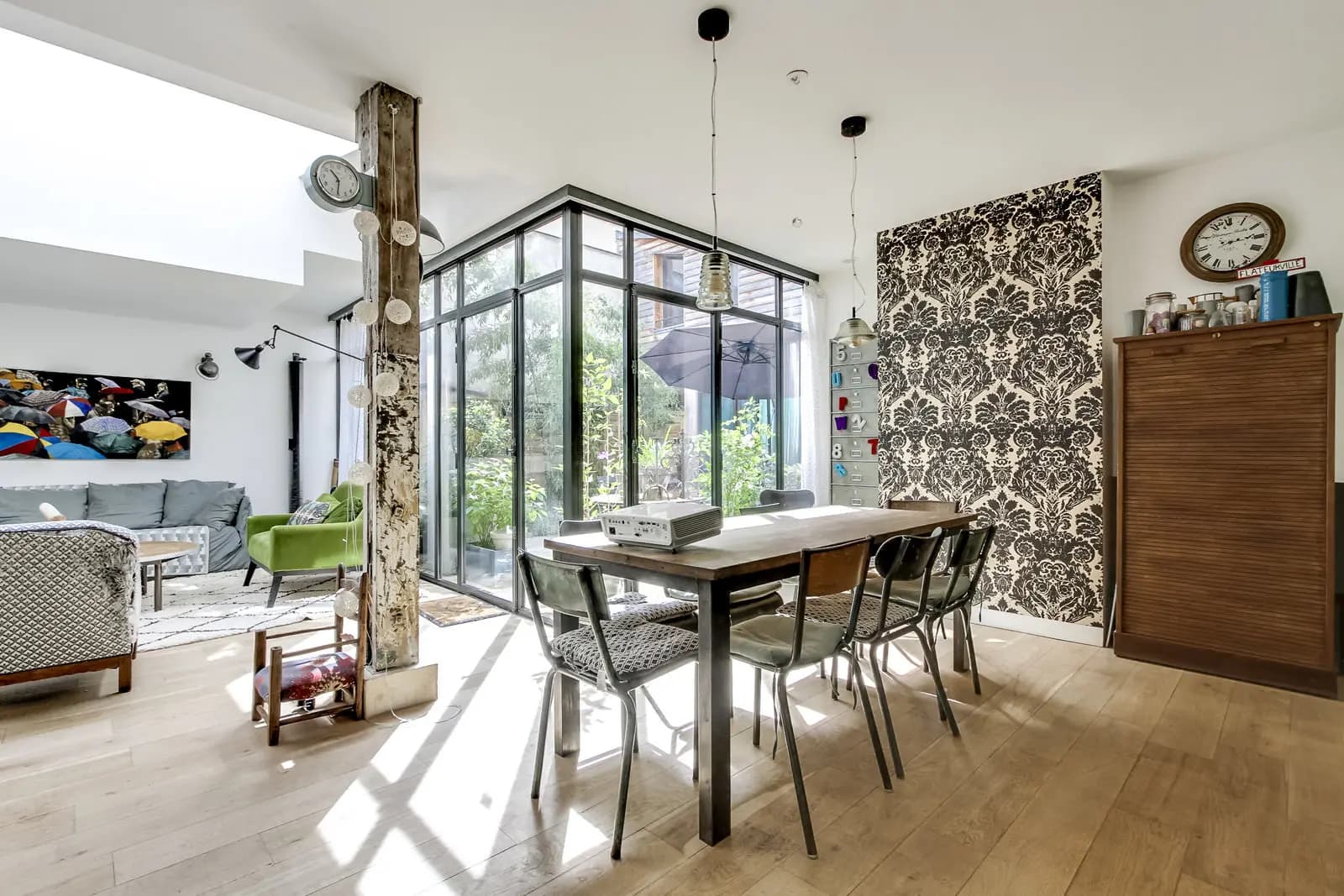 Loft atypique avec cour intérieure, joyau du 11ème