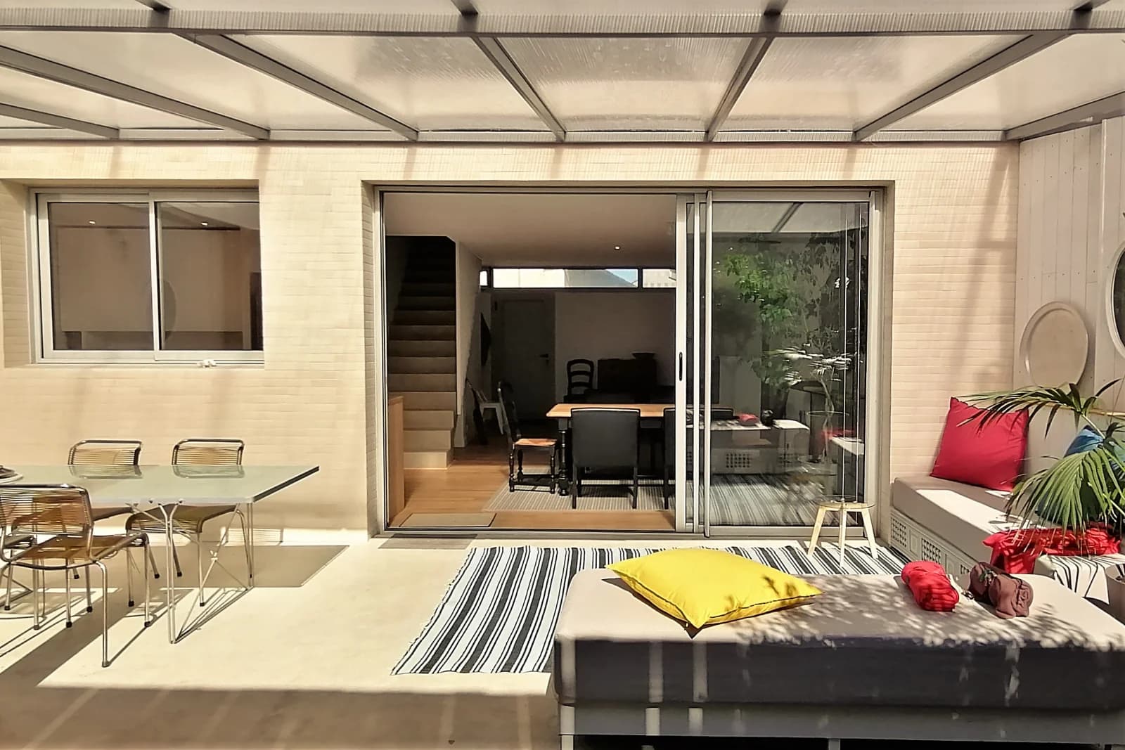 Espace Maison lumineuse avec un bel espace extérieur paysager - 1