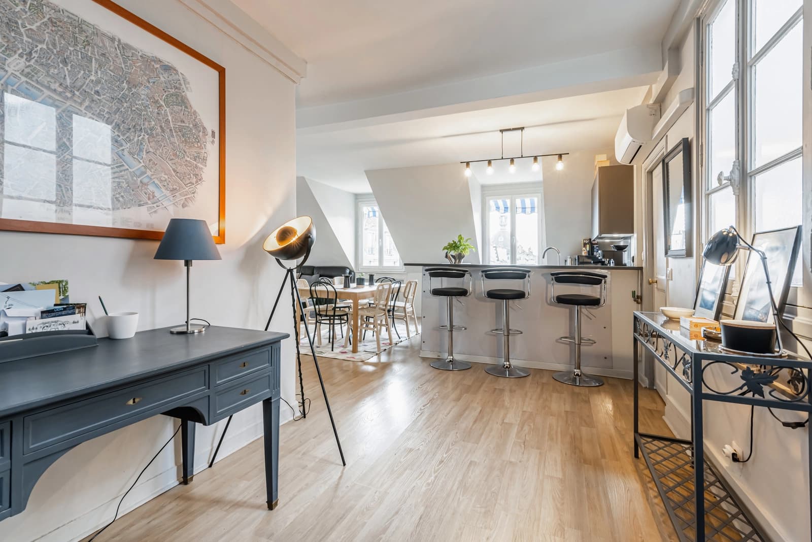 Espace Logement contemporain et clair au centre de la capitale - 3