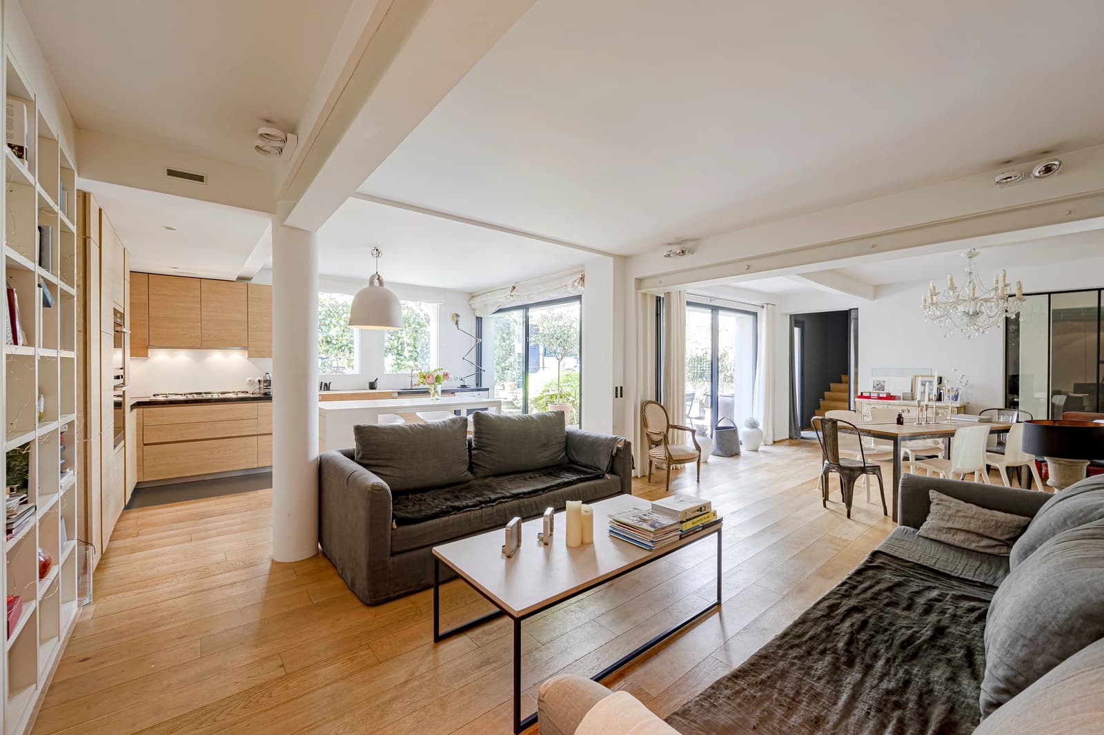 Salon dans Espace de charme donnant sur un jardin paisible - 1