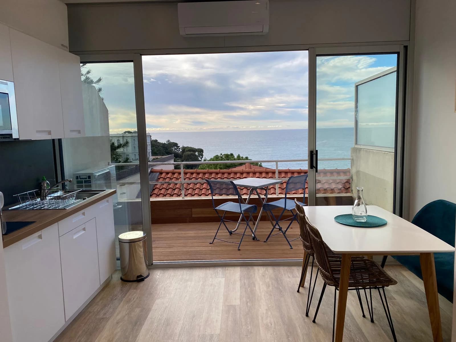 Salle de réunion dans Superbe studio avec terrasse et vue imprenable sur la mer - 1