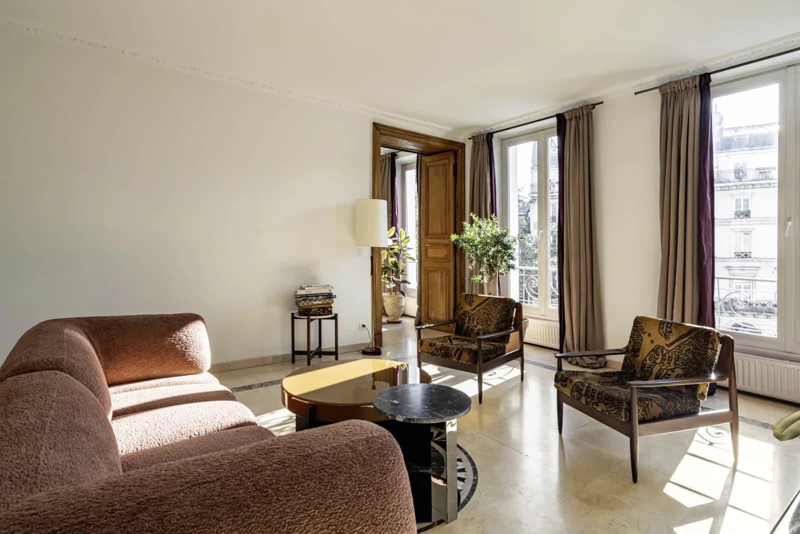 Space Large apartment in central Paris - 2