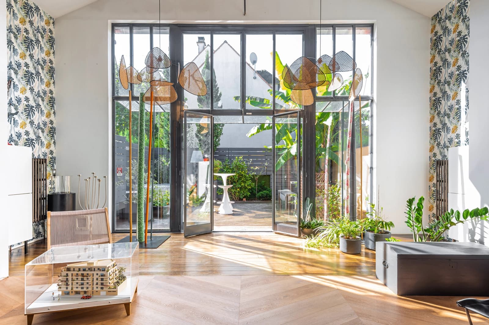 Salon dans L'atelier loft: un espace de création unique - 1
