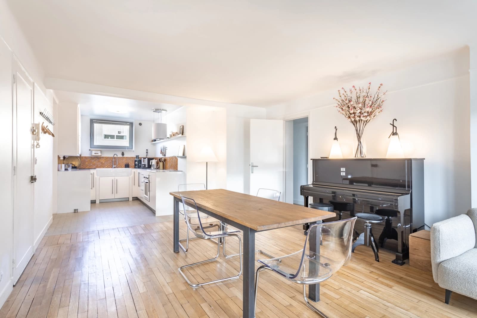 Meeting room in Scandinavian design light apartment Noisy Le Sec - 1