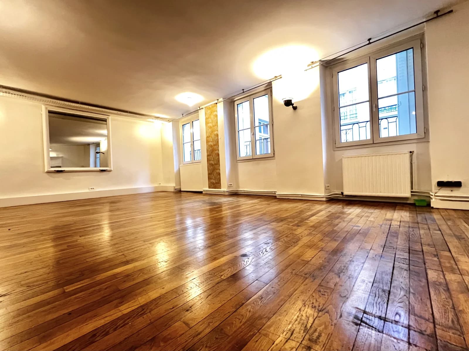 Space Sleek, modern, bright loft space on rue Montorgueil - 3
