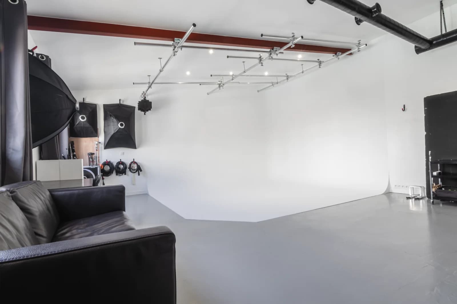 Espace Magnifique studio photo avec son cyclorama blanc - 2