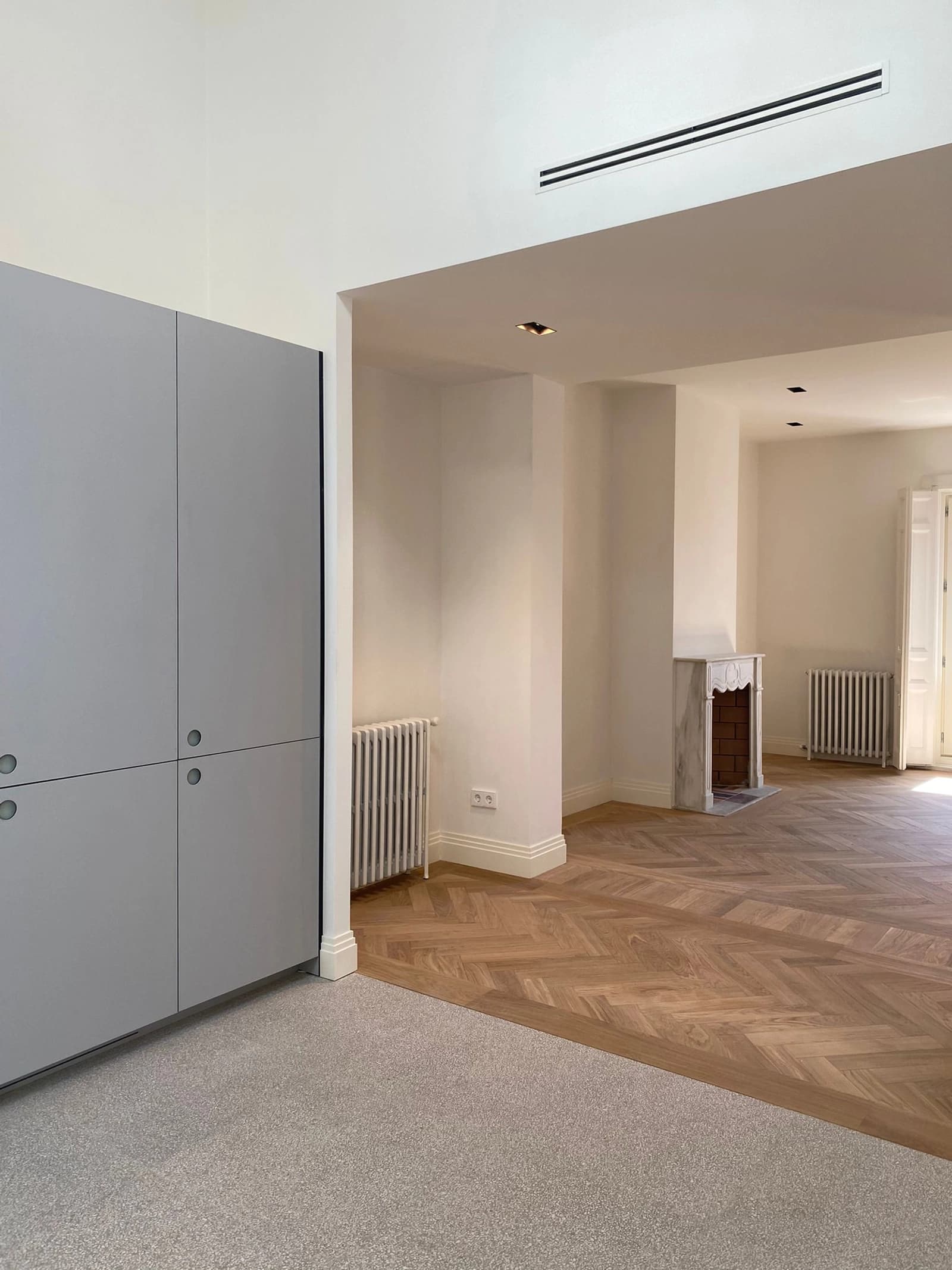 Salon dans Appartement lumineux avec ses poutres apparentes - 1