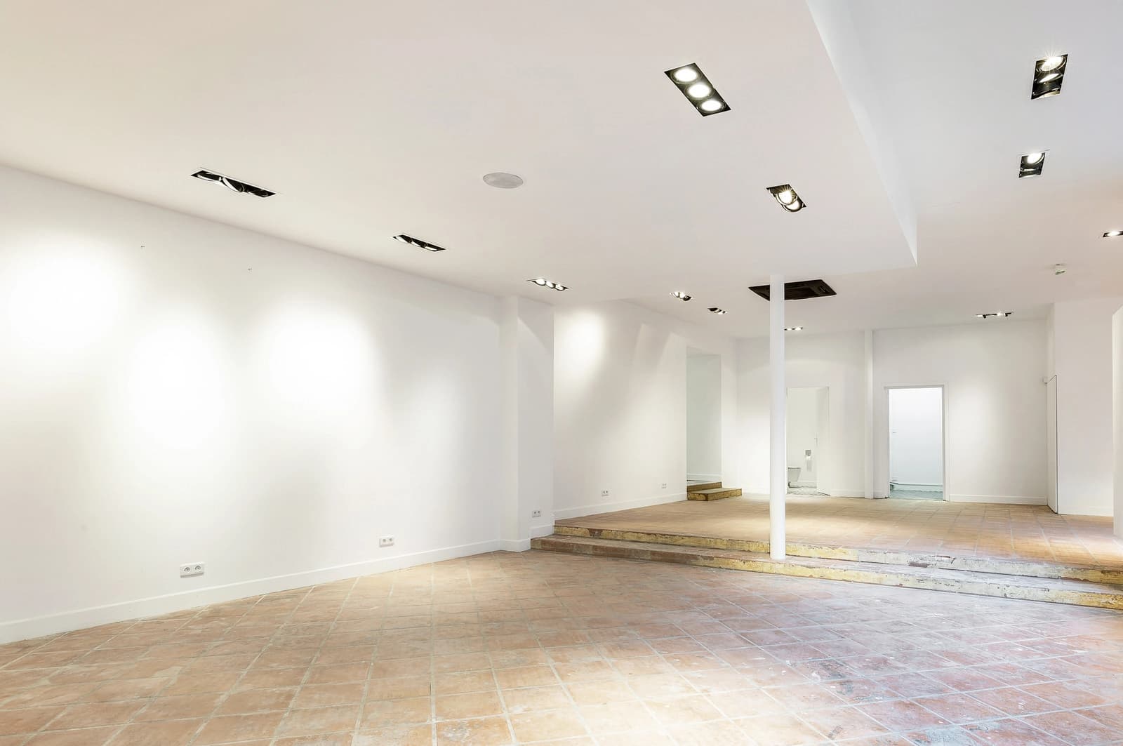Grande galerie d'art au charme atypique et surprenant